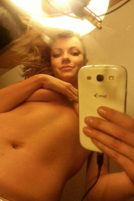 It's So Lovely When Ladies Show Off A Little Underboob (49 pics)
