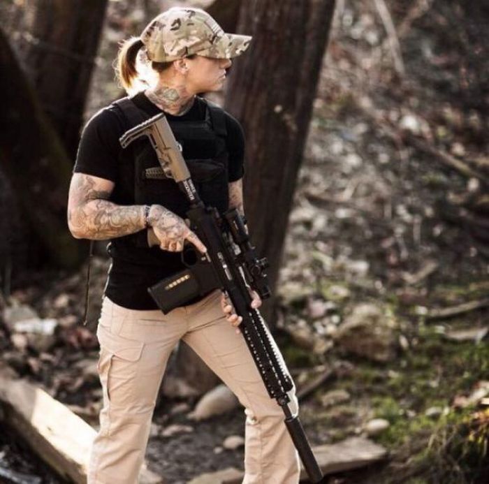 Instead Of Hunting Animals This Girl Hunts Poachers In Africa (23 pics)