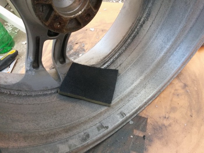 Man Turns His Wheel Rim Into The Ultimate PC (50 pics)