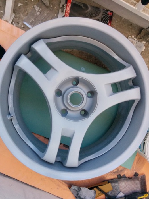 Man Turns His Wheel Rim Into The Ultimate PC (50 pics)