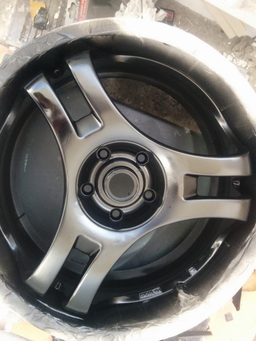 Man Turns His Wheel Rim Into The Ultimate PC (50 pics)