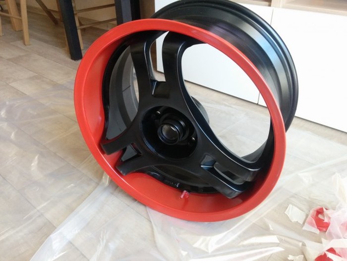 Man Turns His Wheel Rim Into The Ultimate PC (50 pics)