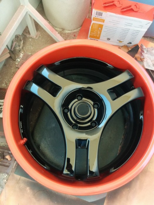Man Turns His Wheel Rim Into The Ultimate PC (50 pics)
