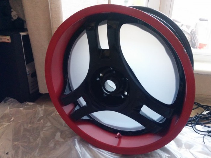 Man Turns His Wheel Rim Into The Ultimate PC (50 pics)