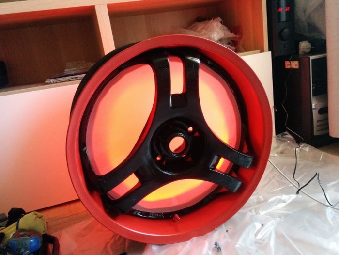 Man Turns His Wheel Rim Into The Ultimate PC (50 pics)
