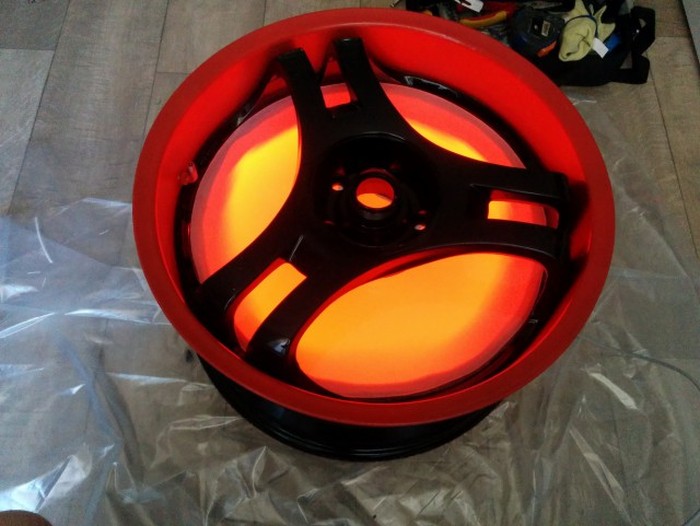 Man Turns His Wheel Rim Into The Ultimate PC (50 pics)