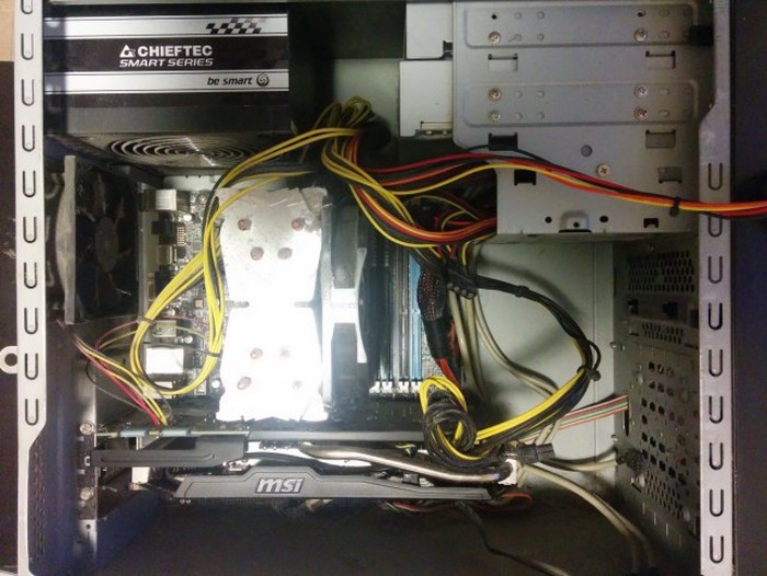 Man Turns His Wheel Rim Into The Ultimate PC (50 pics)