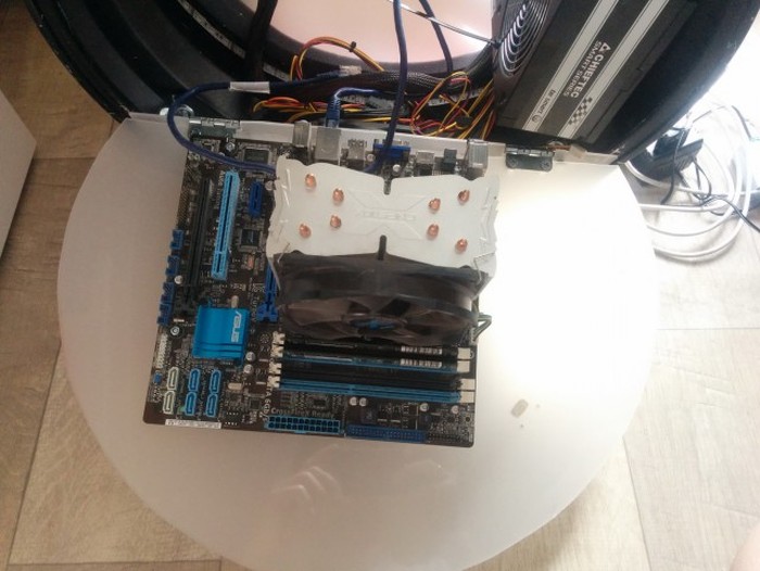 Man Turns His Wheel Rim Into The Ultimate PC (50 pics)