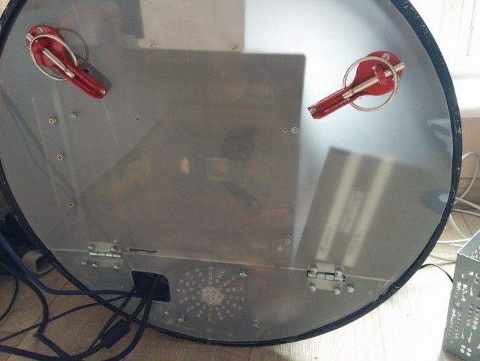 Man Turns His Wheel Rim Into The Ultimate PC (50 pics)