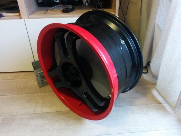 Man Turns His Wheel Rim Into The Ultimate PC (50 pics)