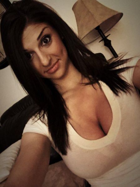 There's Nothing Hotter Than A Girl With Gorgeous Cleavage (54 pics)