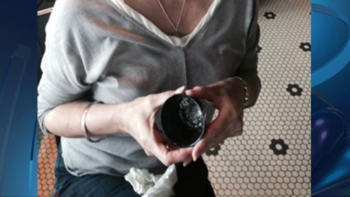 Lucky Woman Finds A Fortune Hidden Inside Her Lunch (3 pics)