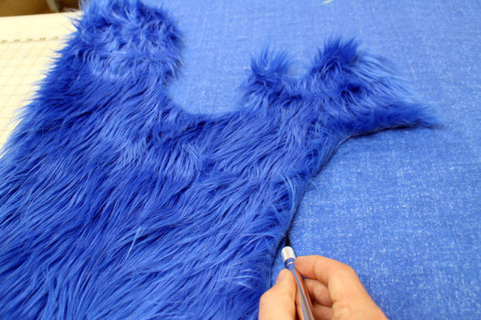 How To Make Your Very Own Cookie Monster Rug (14 pics)