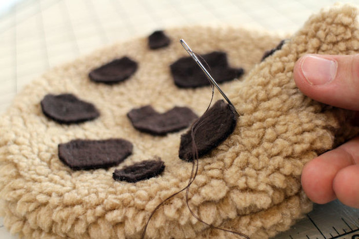 How To Make Your Very Own Cookie Monster Rug (14 pics)