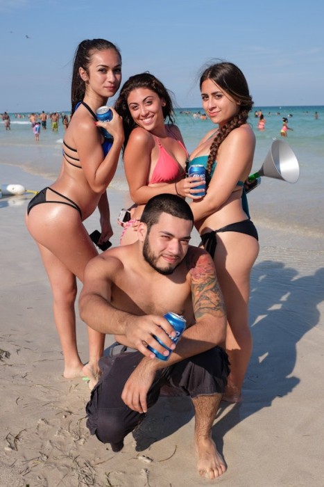 People In Miami Really Know How To Party (29 pics)