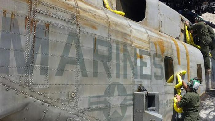 Marines Make An Emergency Helicopter Landing On A California Beach (5 pics + video)
