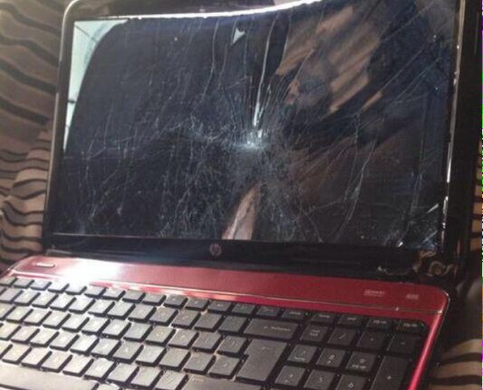 Pornhub Sends Man A New Computer After He Smashed His (2 pics)