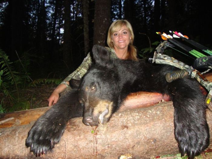 A Hunter Is Getting Death Threats After Taking A Photo A Dead Giraffe (14 pics)
