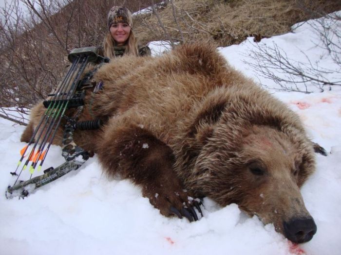 A Hunter Is Getting Death Threats After Taking A Photo A Dead Giraffe (14 pics)