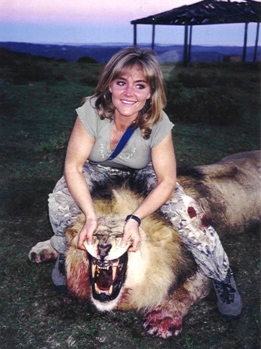 A Hunter Is Getting Death Threats After Taking A Photo A Dead Giraffe (14 pics)