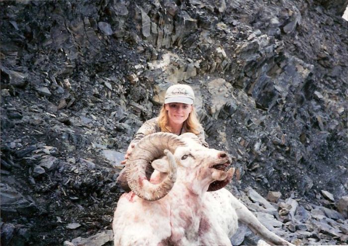 A Hunter Is Getting Death Threats After Taking A Photo A Dead Giraffe (14 pics)