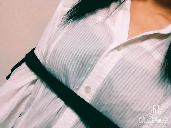 This Bizarre Craze Has Japanese Women Showing Off Their Bust (16 pics)