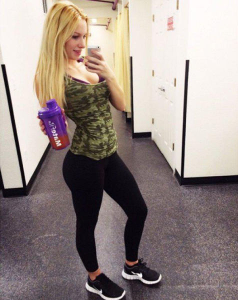 Sexy Girls Always Look Gorgeous In Yoga Pants (67 pics)
