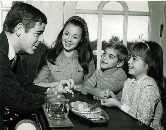 Childhood Pictures Of Famous Celebrities From Back In The Day (28 pics) Childhood Pictures Of Famous Celebrities From Back In The Day (28 pics)