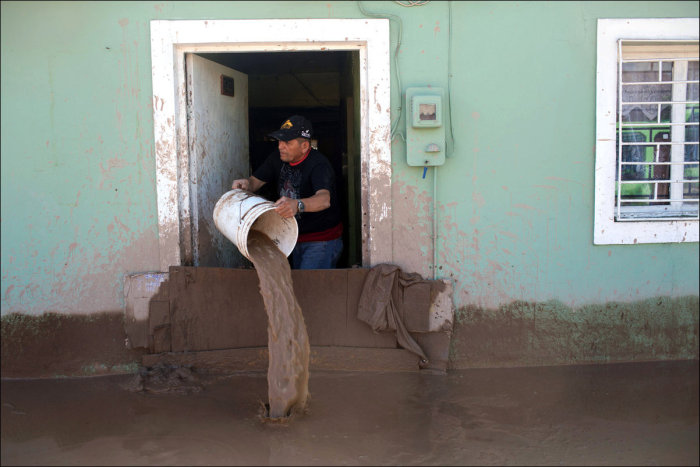 Chaos In Chile After Heavy Rains Flood The Country (19 pics)