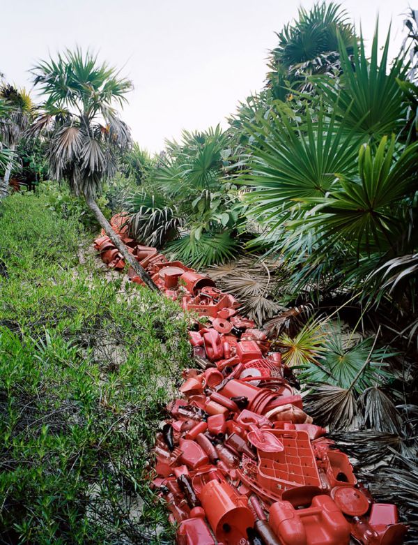Man Takes Trash From The Shores Of Mexico And Turns It Into Art (10 pics)
