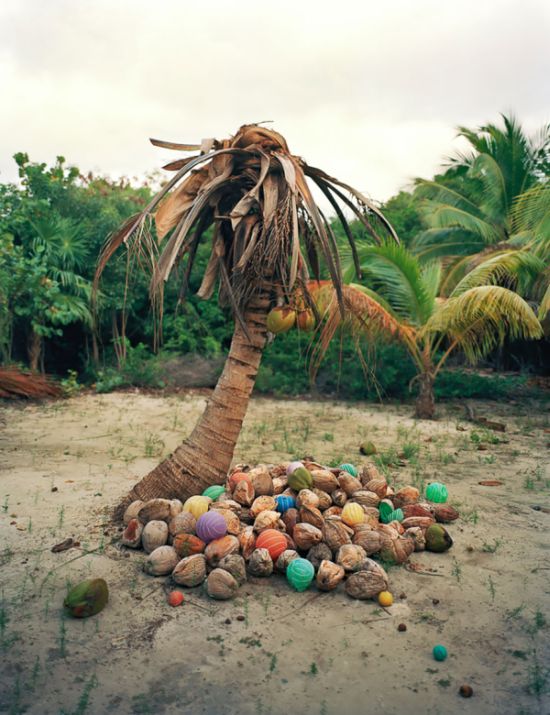 Man Takes Trash From The Shores Of Mexico And Turns It Into Art (10 pics)