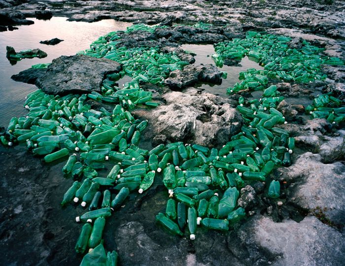 Man Takes Trash From The Shores Of Mexico And Turns It Into Art (10 pics)