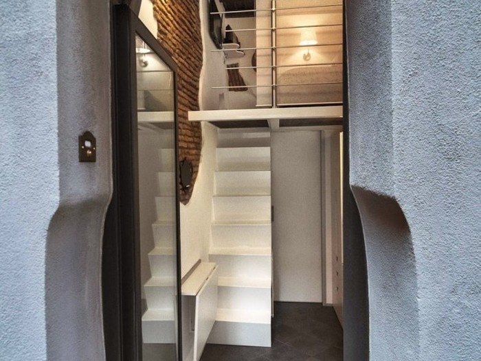 This Tiny Apartment In Rome Has Everything You Need (12 pics)
