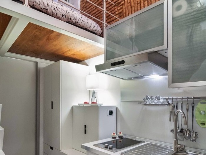 This Tiny Apartment In Rome Has Everything You Need (12 pics)