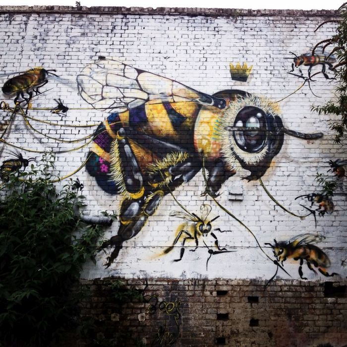 Street Artist In London Paints Bee Murals To Help Raise Awareness (14 pics)