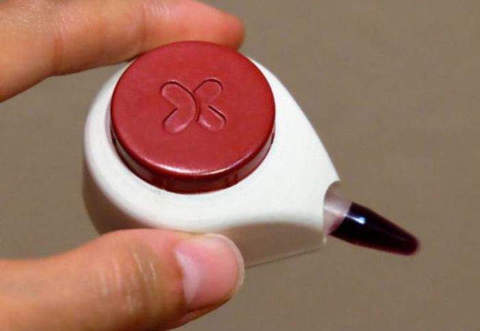 This Device Draws Blood Without Using A Needle (2 pics)