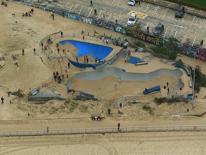 Massive Storms In Sydney Bury Bondi Beach In Sand (6 pics)