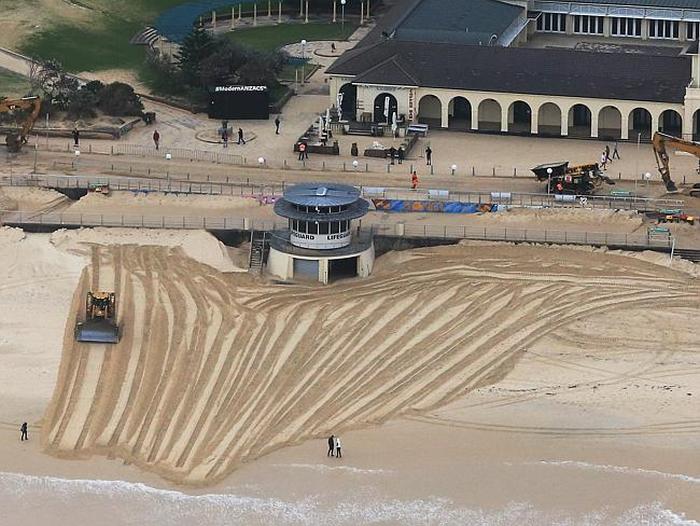 Massive Storms In Sydney Bury Bondi Beach In Sand (6 pics)