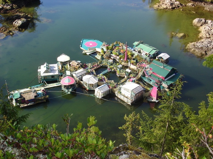 Couple Goes Off The Grid And Builds Their Own Island (12 pics)