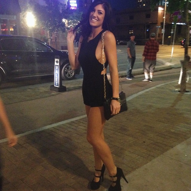 College Girls Know How To Look Hot And Have Fun (39 pics)