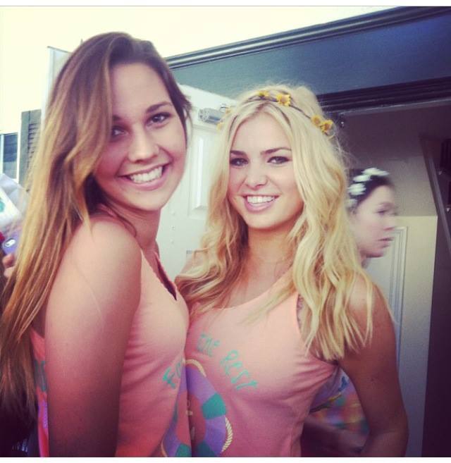 College Girls Know How To Look Hot And Have Fun (39 pics)