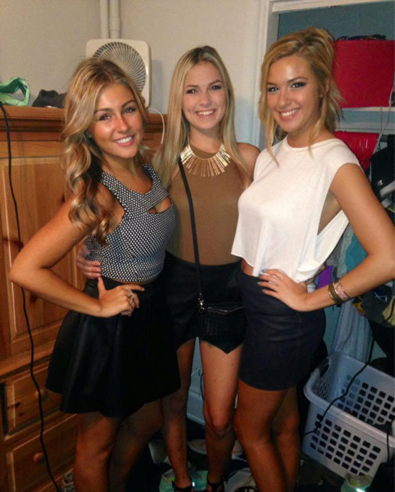 College Girls Know How To Look Hot And Have Fun (39 pics)