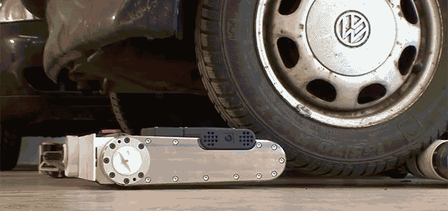 Small Robots That Can Move A Car On Their Own (2 pics)