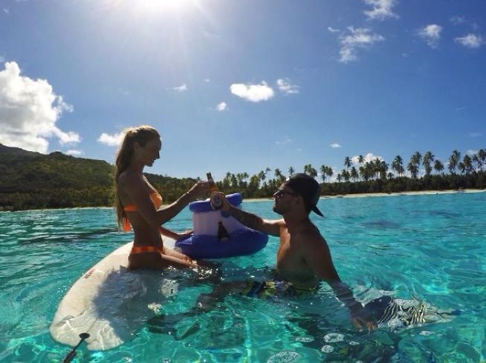 This Couple Is Living The Dream Life Traveling The World (25 pics)