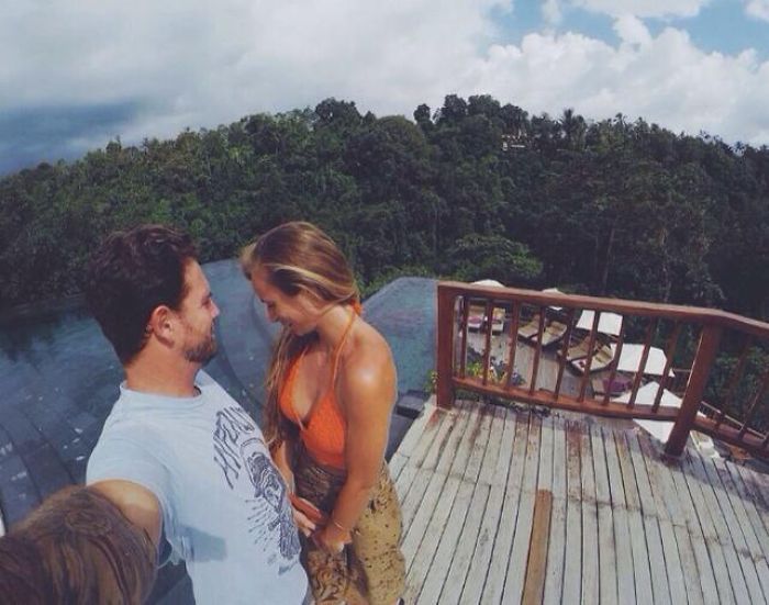 This Couple Is Living The Dream Life Traveling The World (25 pics)