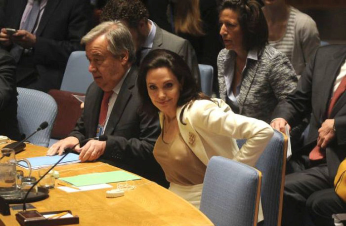 Angelina Jolie Shows Up At The United Nations Without A Bra (4 pics)