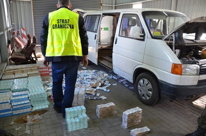 Cigarette Smugglers Get Busted In Poland (23 pics)