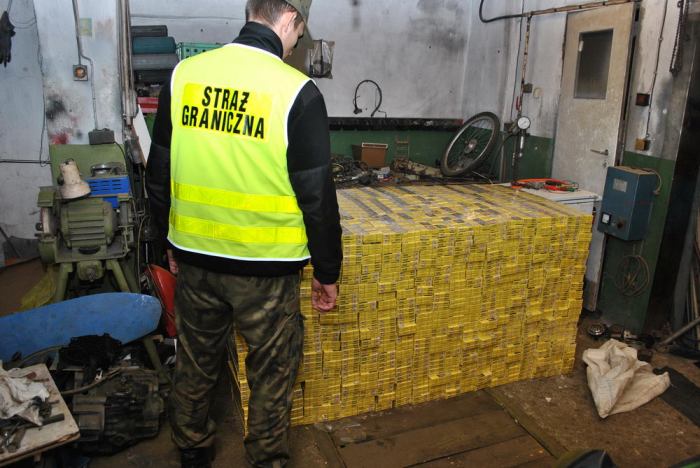 Cigarette Smugglers Get Busted In Poland (23 pics)