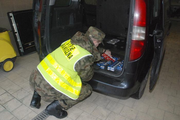 Cigarette Smugglers Get Busted In Poland (23 pics)