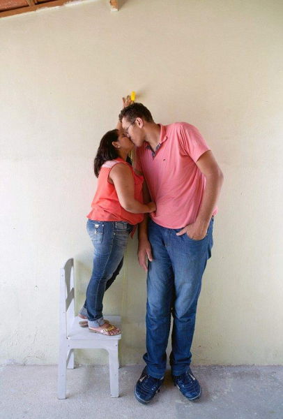 This Mismatched Couple Doesn't Let Size Get In The Way Of Love (10 pics)
